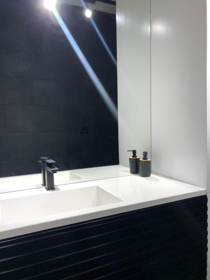 The Laurels - City Center Apartment تيرانا المظهر الخارجي الصورة